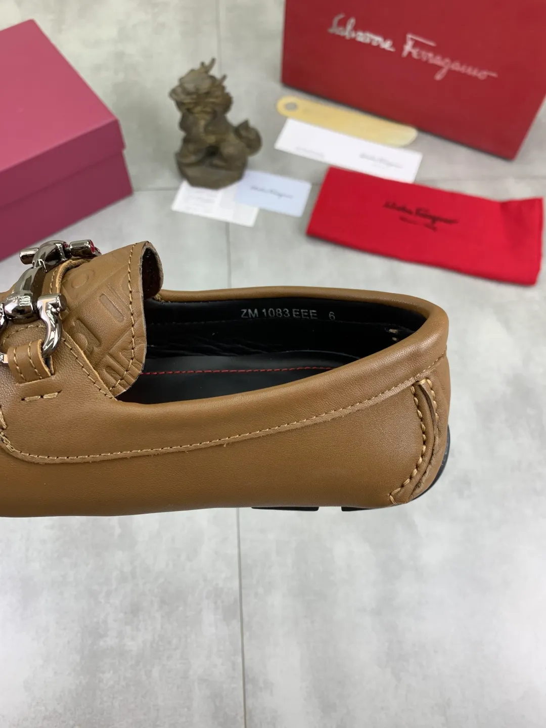 Men's shoes 💰P542 New model, high quality [Ferragamo/Ferragamo] Latest lazy slip-on shoes Original imported calfskin, imported cowhide lining + original luxury metal buckle + original combination outsole Comparison without pressure Code number: 38-45
